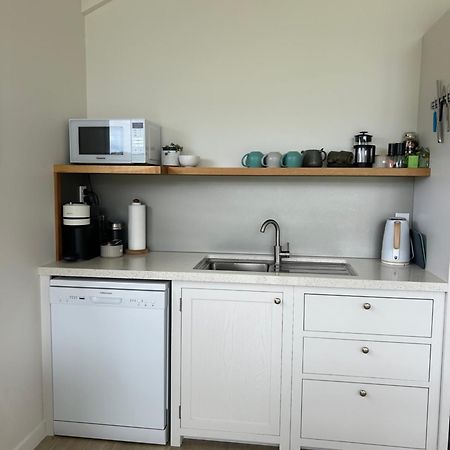 Purangi Waterfront Retreat - 2 Bedroom Cooks Beach エクステリア 写真