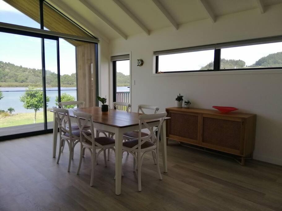 Purangi Waterfront Retreat - 2 Bedroom Cooks Beach エクステリア 写真