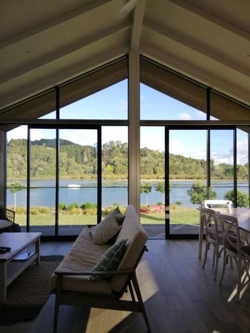 Purangi Waterfront Retreat - 2 Bedroom Cooks Beach エクステリア 写真