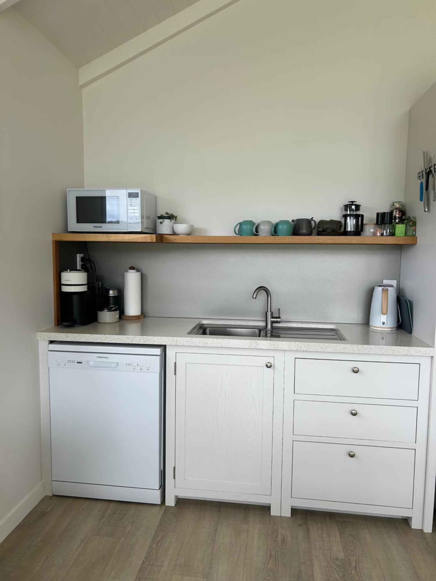 Purangi Waterfront Retreat - 2 Bedroom Cooks Beach エクステリア 写真